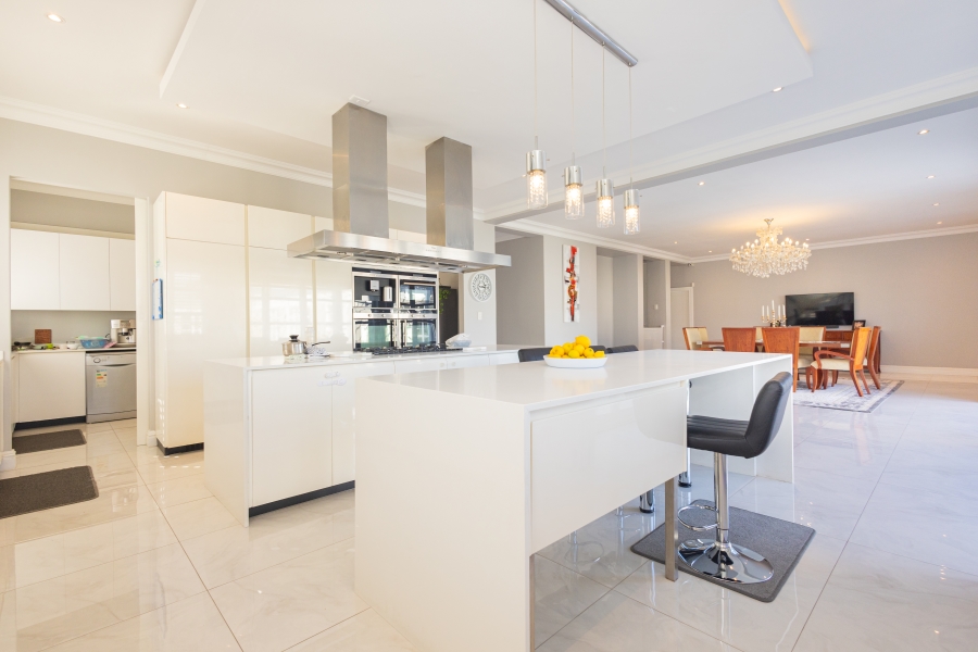 7 Bedroom Property for Sale in Flamingo Vlei Western Cape
